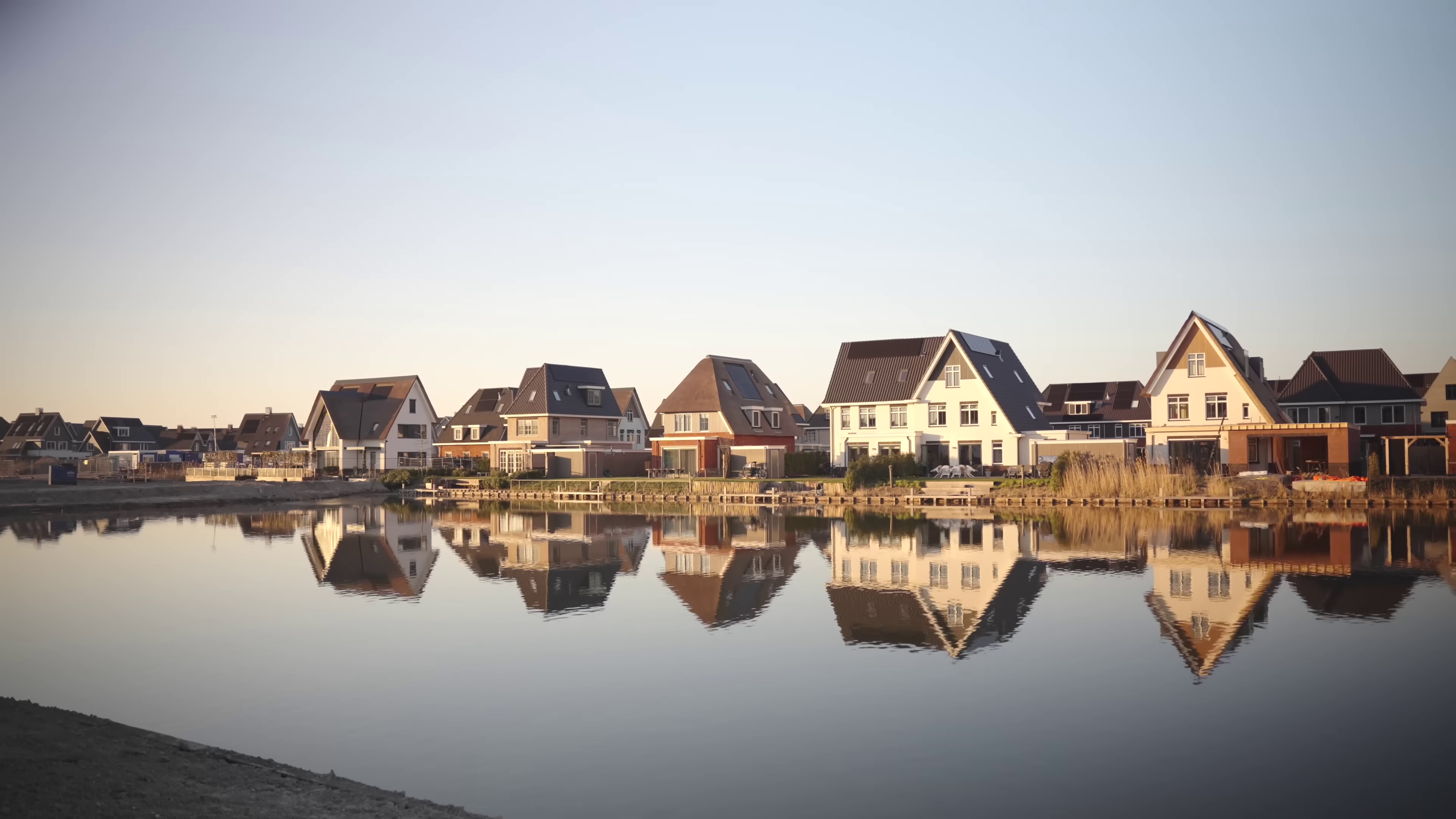 Waterside villas in Weespersluis