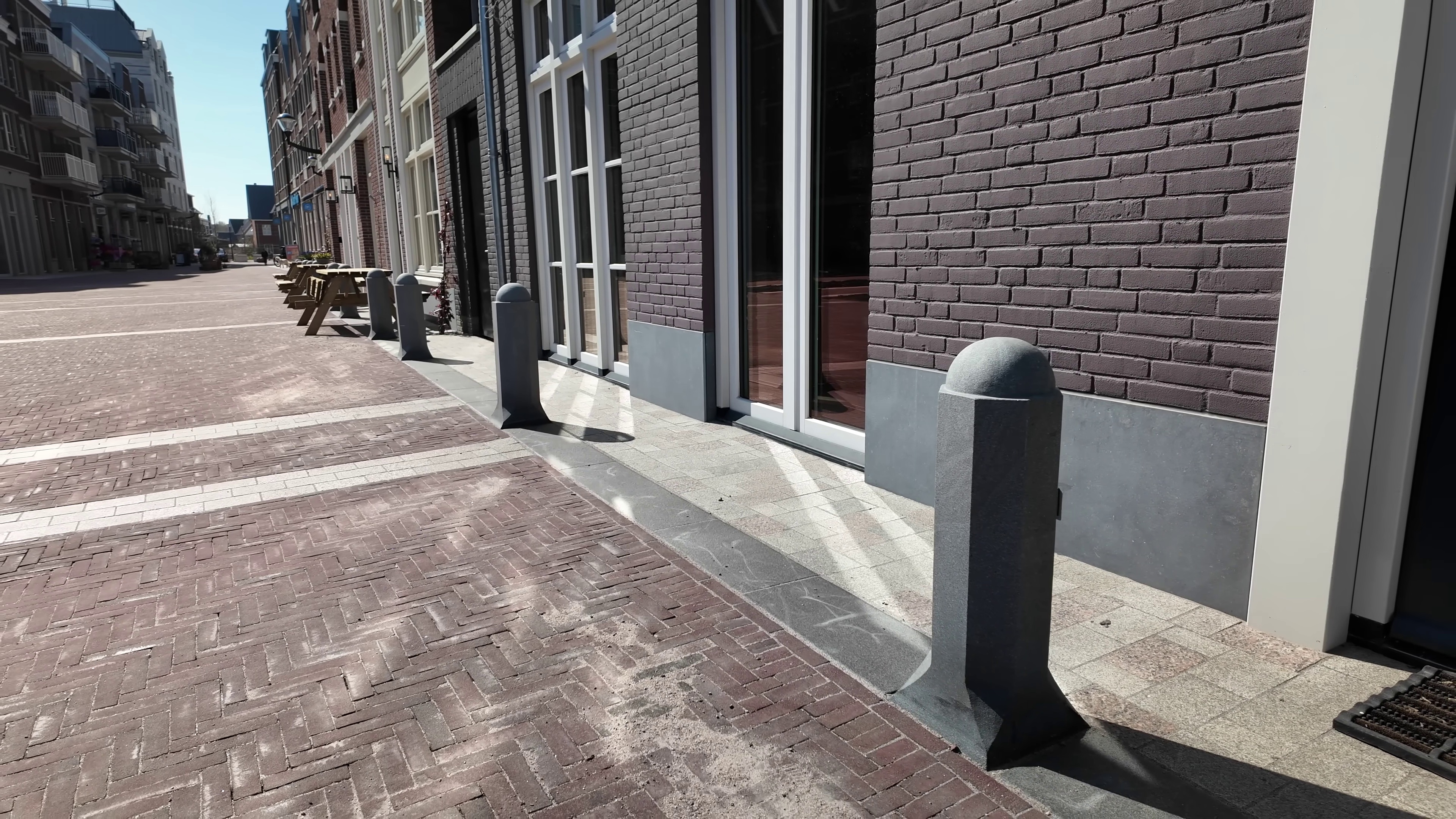 Stoop with different material from sidewalk